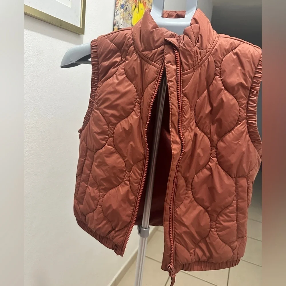 Old Navy Kids Puffer Vest in Rust